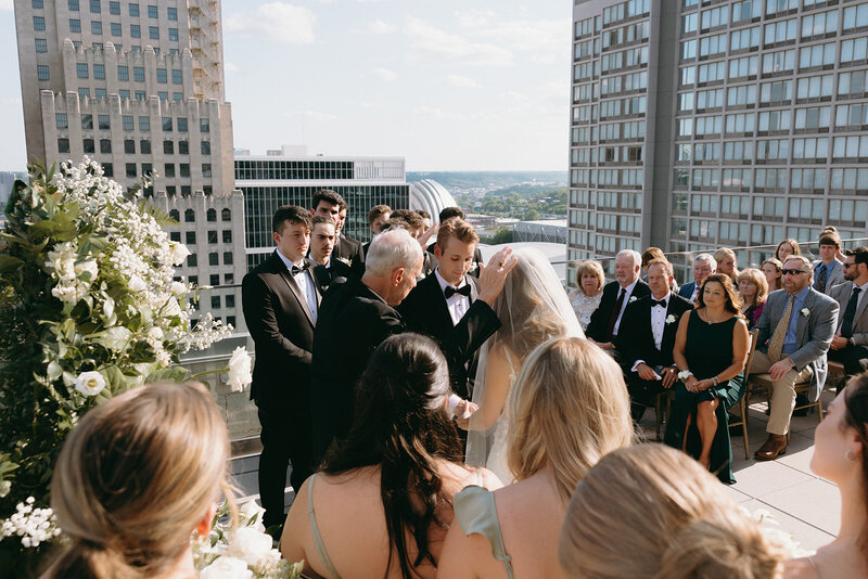 alayna-jake-hotel-kansas-city-wedding-kayxbee-teasers-103