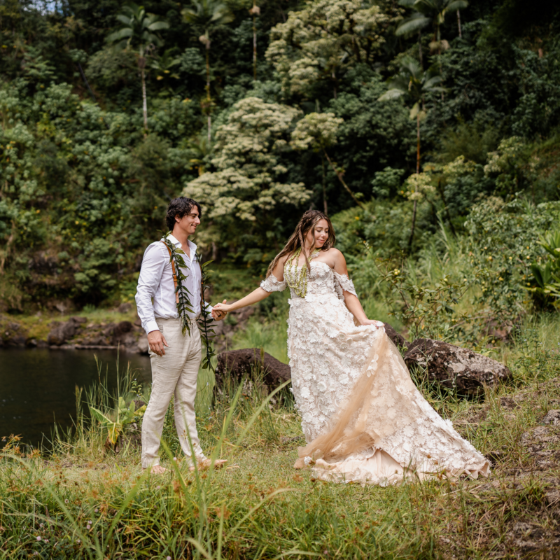 An adventurous couple photographed by a Hawaii elopement photographer.