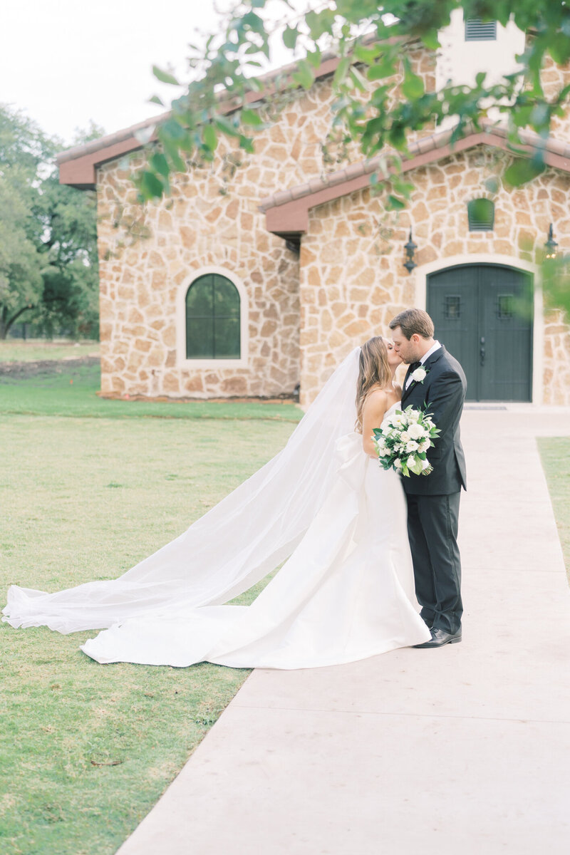 gorgeous chapel couple (1)