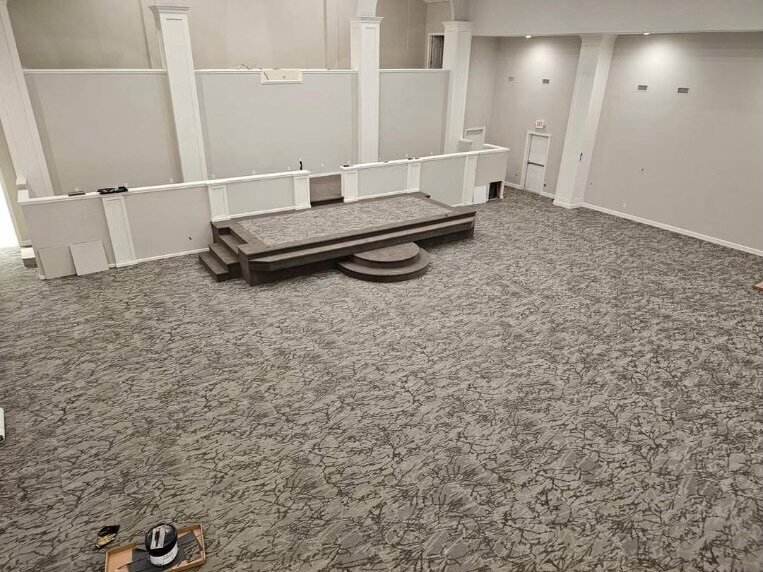 Zoomed out view of the light gray patterned carpet.