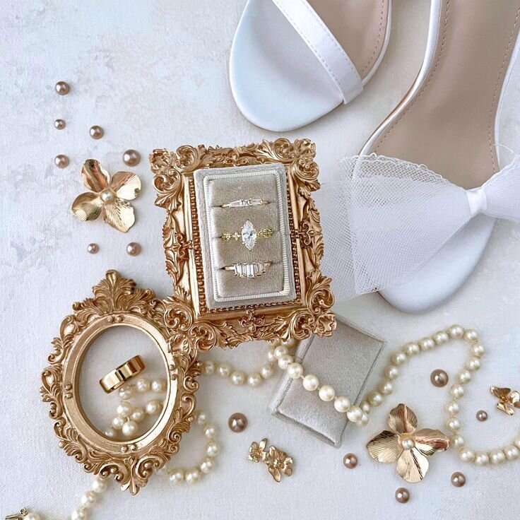 Velvet Ring Box Triple for Lay-Flat Prop, Ring Box 3 Slots for Modern Wedding, Velvet Ring Holder for Wedding Ceremony, Champagne RingBox