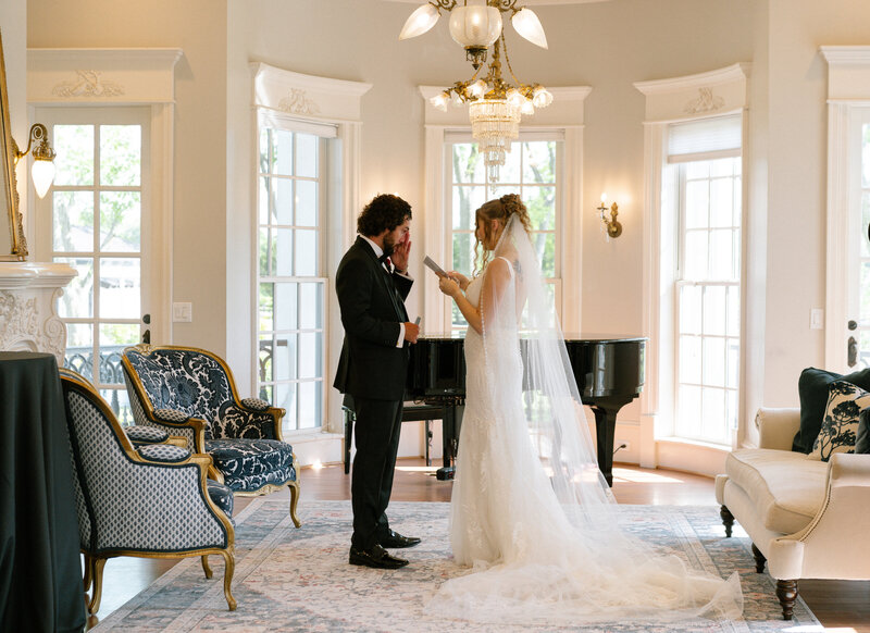 C&J_WED-273