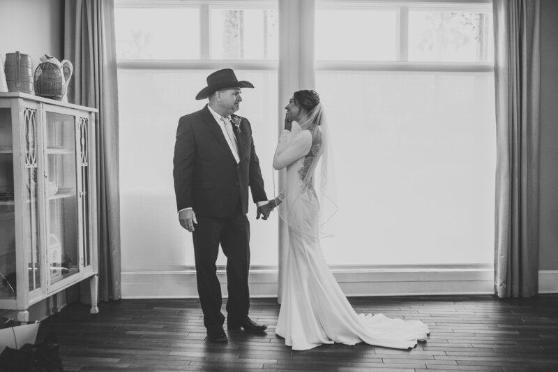 Father daughter first look at the White Room | The White Room Bridal Suite | St Augustine FL | Phavy Photography