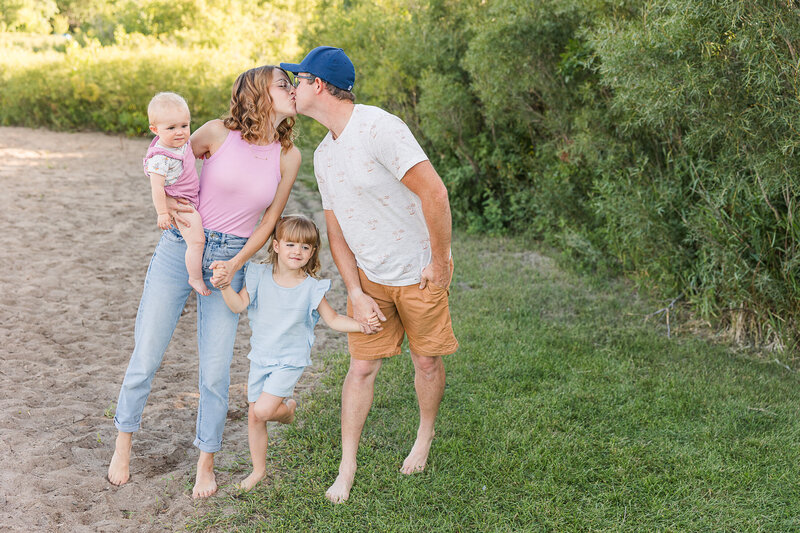 2025 Krystal-moore-photography-buffalo-pound-beach-mini-family-6