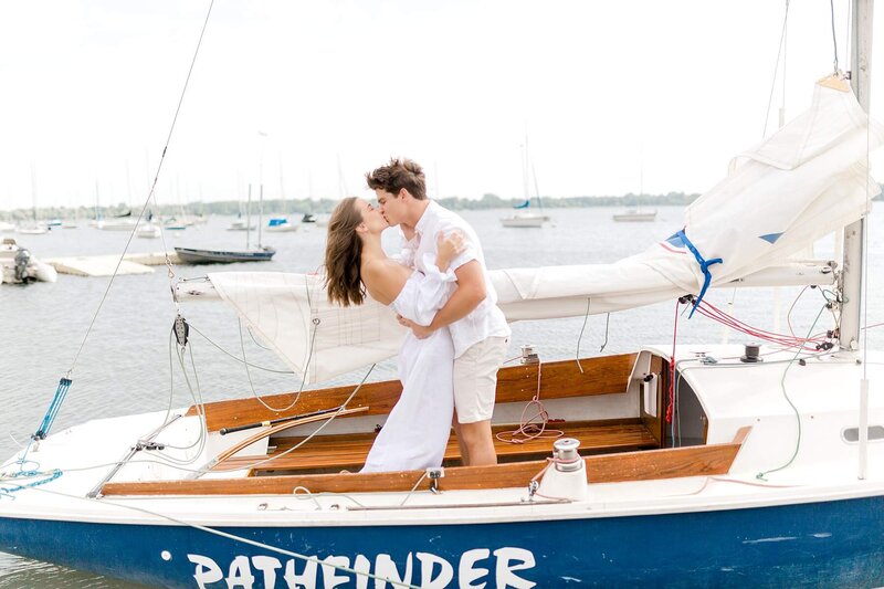 MN-best-photographer-wedding-engagement-near-me-alexandra-robyn-beach-engagement_0036