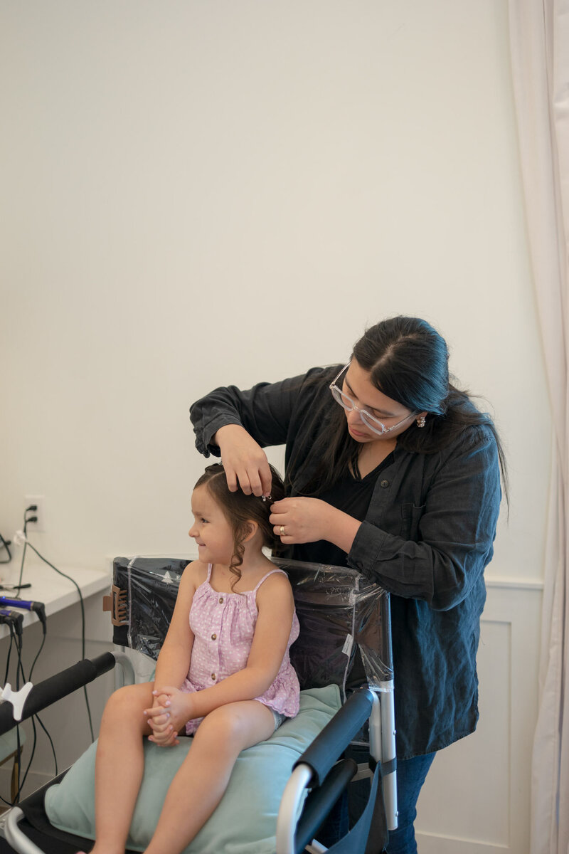 flower girl getting hair done