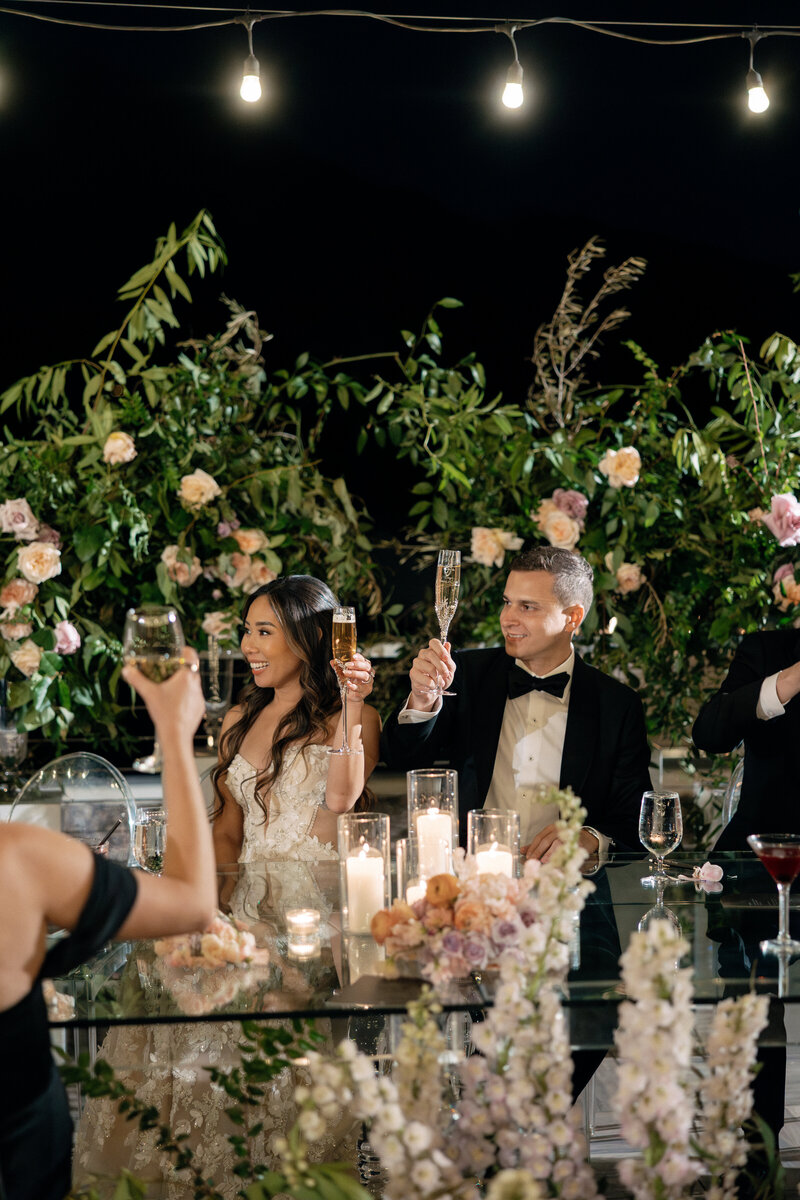 Reception flowers at Mountain Shadows Resort in Paradise Valley, AZ features Snapdragon Bloom Bar wedding floral designer.