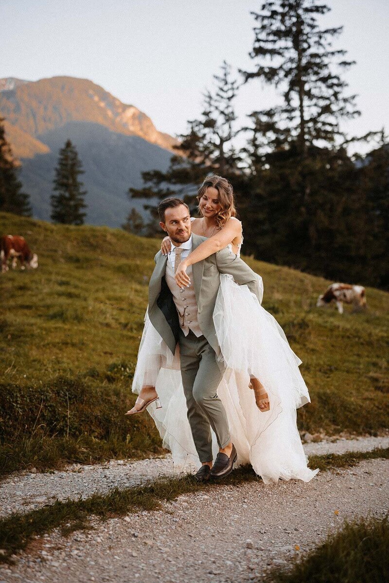 elopement_germany_bavaria_alps_schliersee_wasmeier_freilichtmuseum_schliersee_25