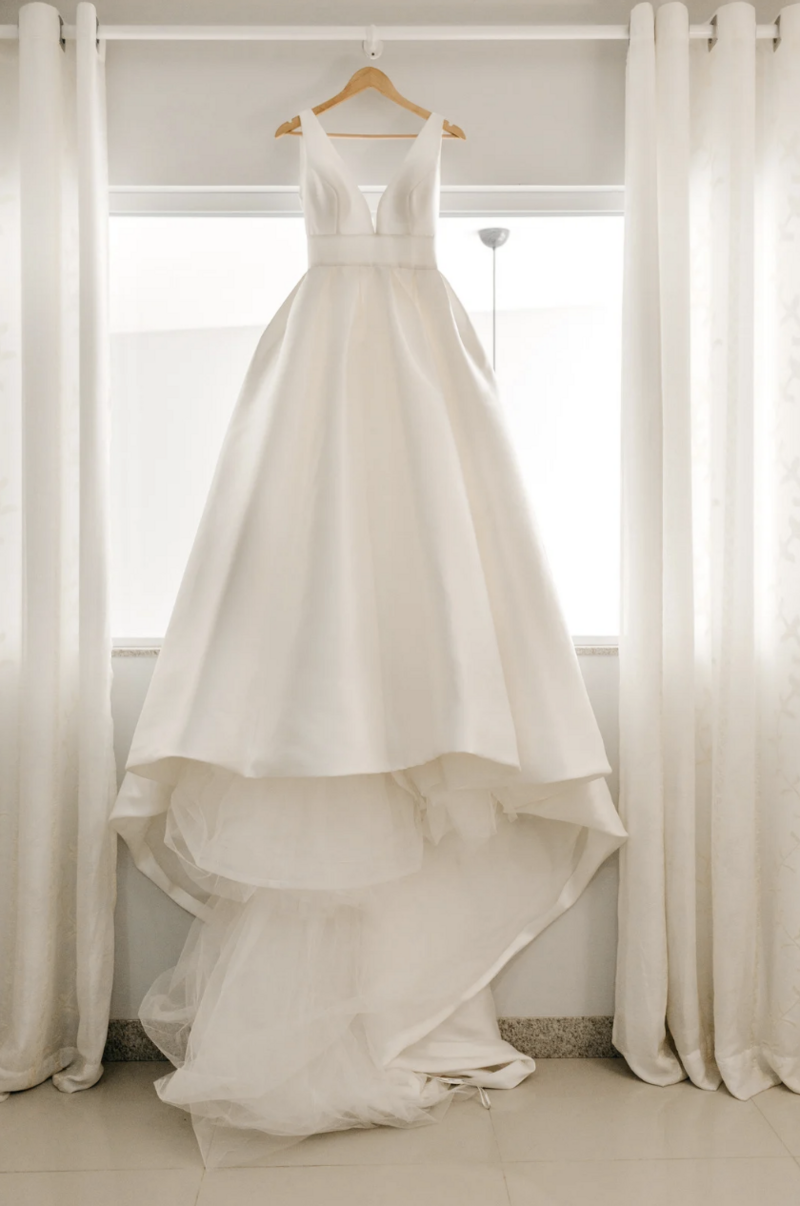 lace wedding dress of seattle bride