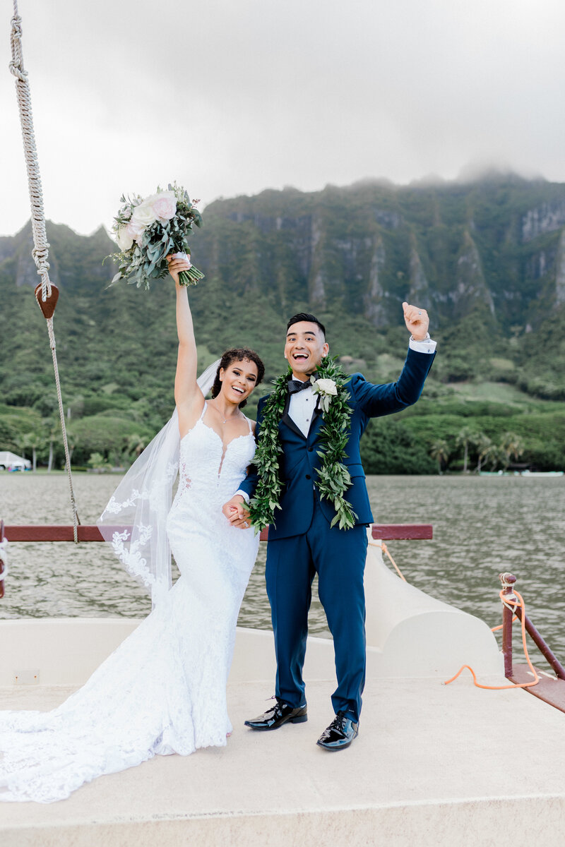 destination wedding on a boat in hawaii