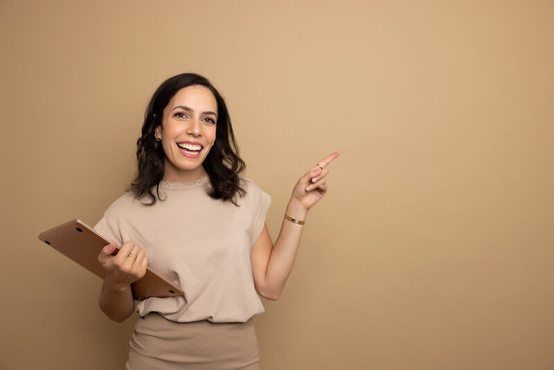 Elena provides general admin services to business owners . She virtually works out of Phoenix, AZ.