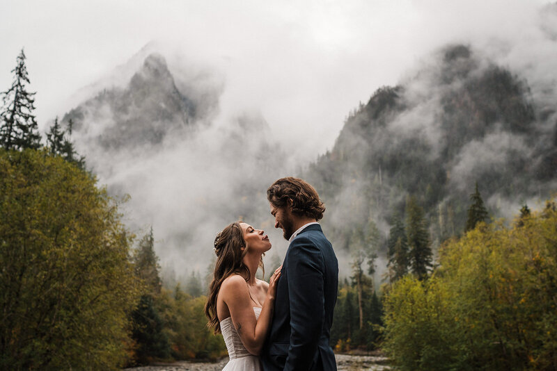 destination-elopement-photographer-between-the-pine