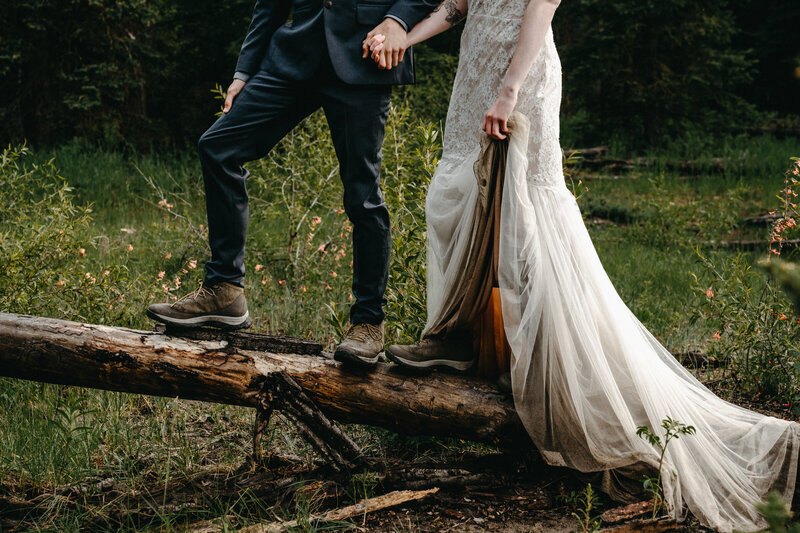 A couple hikes during their adventure elopement.