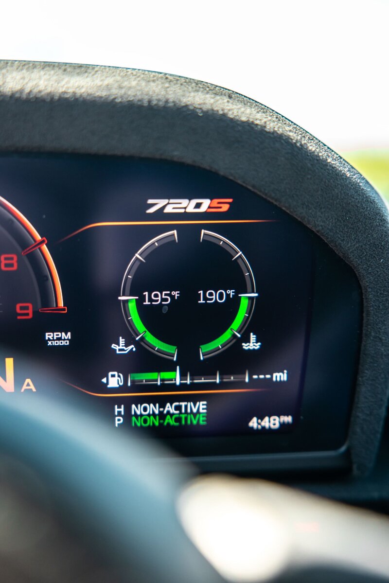 mclaren-720s-spider-convertible-black-for-rent-in-miami-030