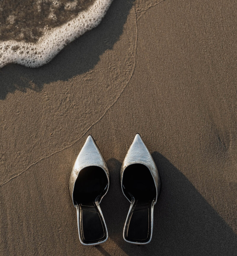 carousel 5 - beach and shoes