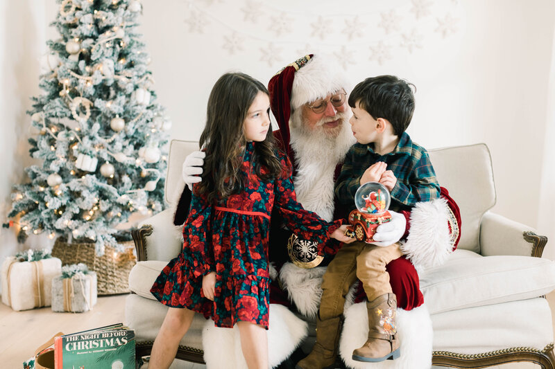 siblings sitting on santas lap