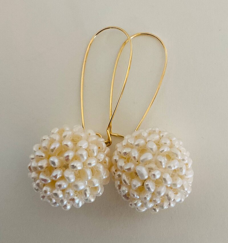 Boucles d'oreille Gabrielle BOULE NACRE OVALE