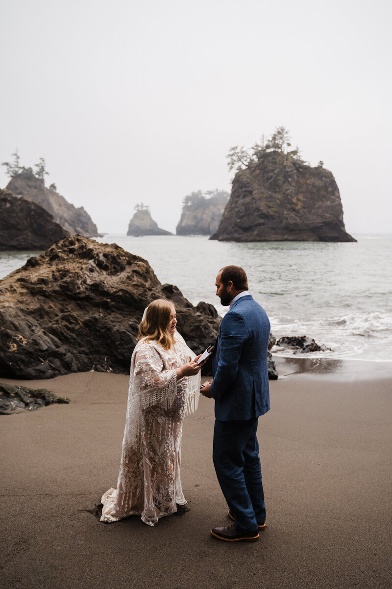 heather-jason-california-redwoods-national-park-and-southern-oregon-coast-elopement-oregon-elopement-photographer-sydney-and-ryan-1