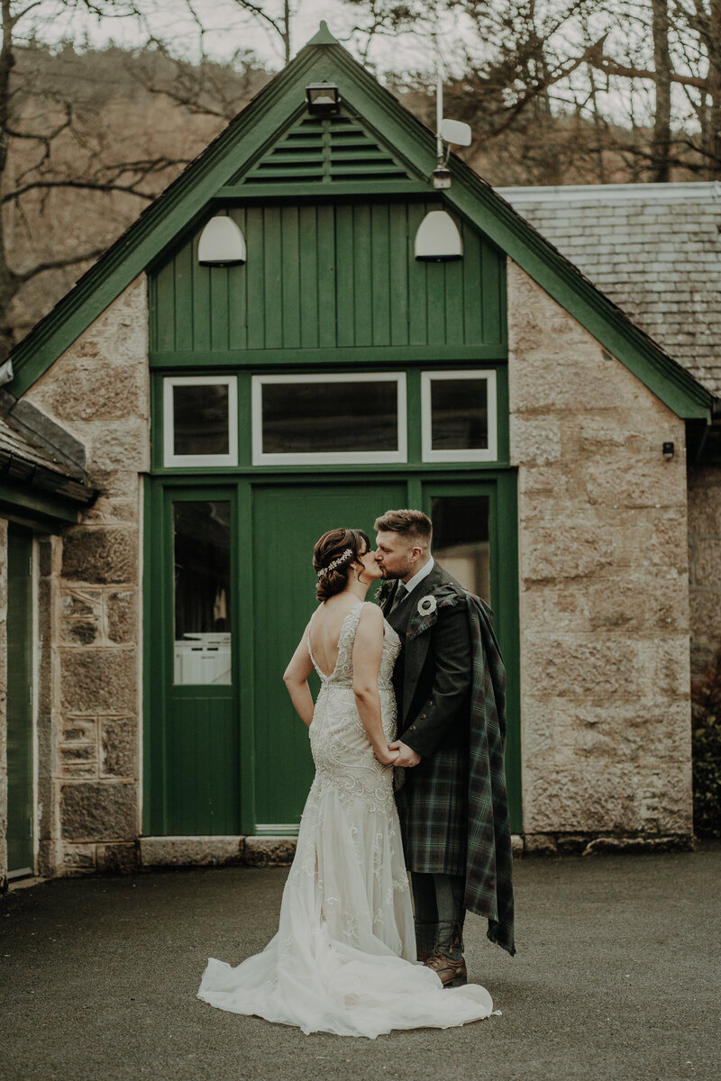 Alternative_Scotland_Wedding_Photographer_Danielle_Leslie_Photography_Glen_Tanar_Estate-49
