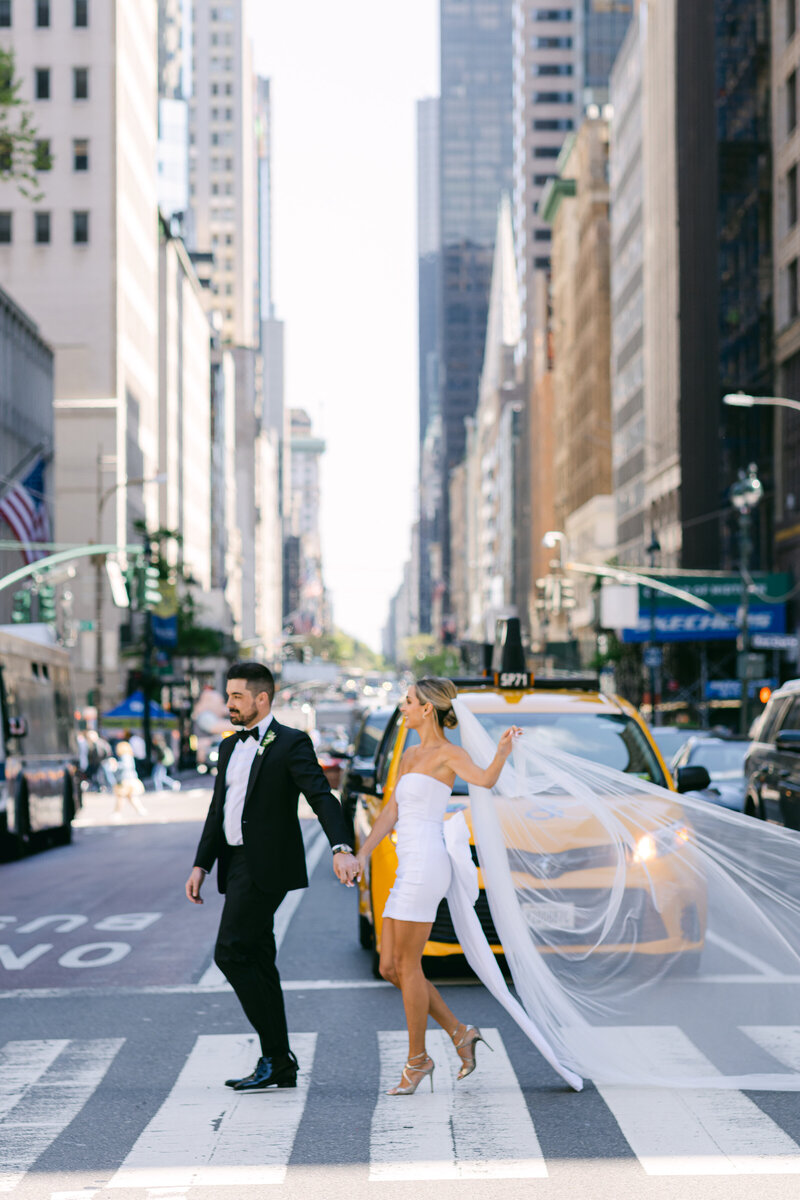 New-York-Elopement-Public-Library-NYPL-Larisa-Shorina-Wedding-Photography-Modern-Timeless-Elegant-32