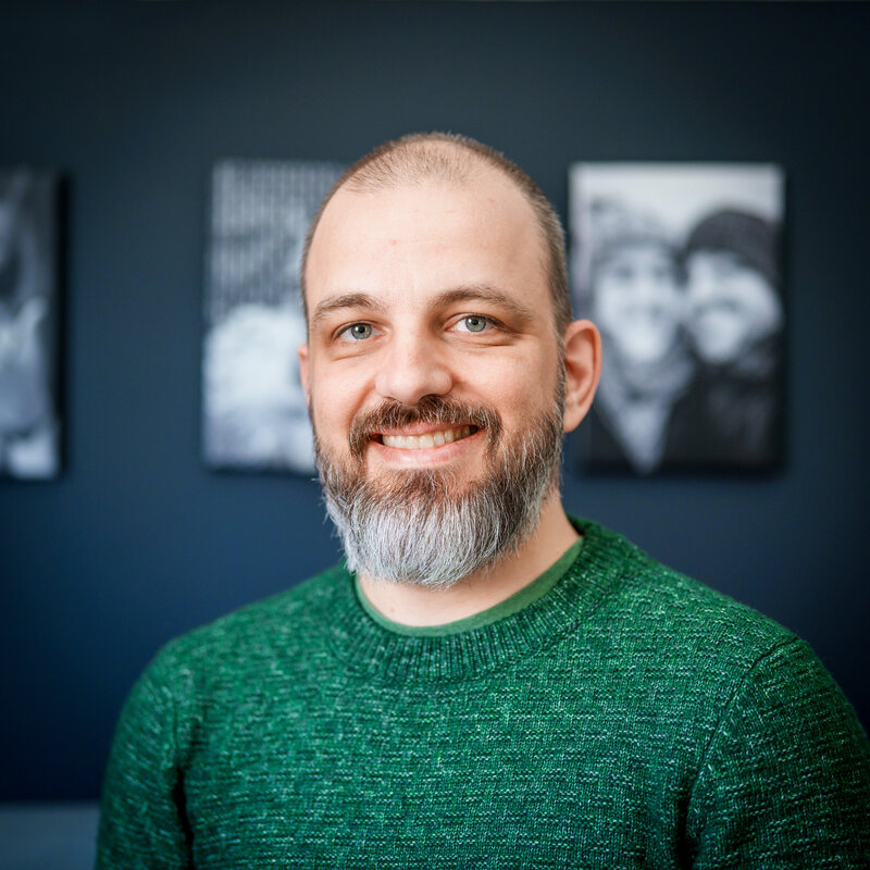 Andreas Matsoukas, a wedding photographer based in Laval, Quebec, near Montreal. Capturing authentic love stories with a unique, candid photography style since 2017.