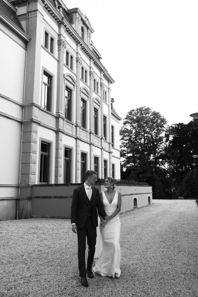 Bruidspaar op trouwfeest kasteel door Linda Photography - trouwfotograaf in Nederland