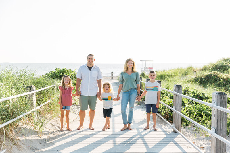 family beach photo in Connecticut