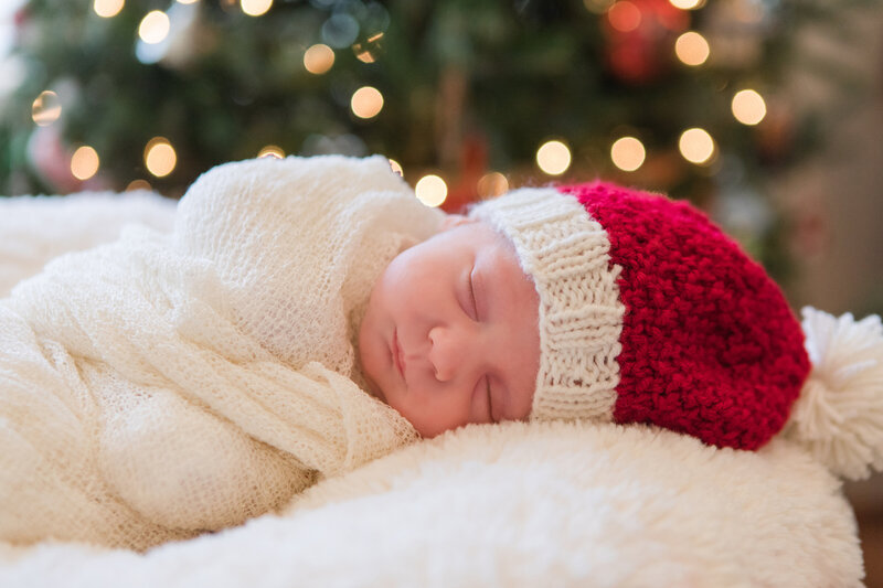 Christmas newborn photos by Annapolis, Maryland photographer, Christa Rae Photography
