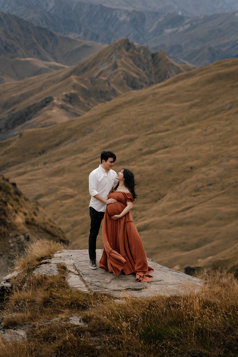 Scenic Queenstown pregnancy photography