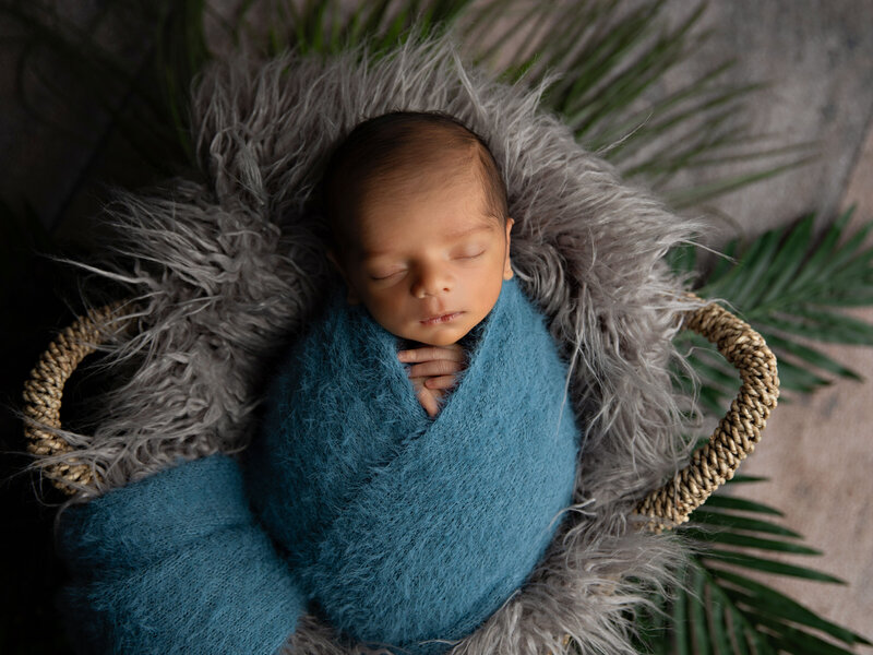 newbornbabyboynewfamilynewbabybestphotographertudiofamilybirthdaynewbornboyamilynewborngirlfirstbirthdayportraiturephotographystudioportraitsnewborngirlboyfamilyEvaMaganaPhotographychildphotographer (16 of 41)