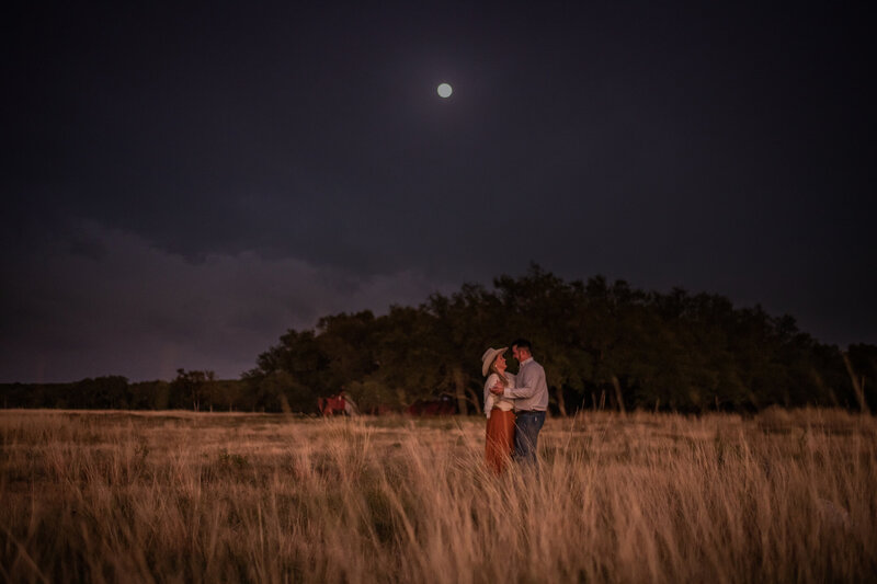 Photographer based in the Texas Hill Country specializing in Wedding, Equine, Senior Graduates, Families and More