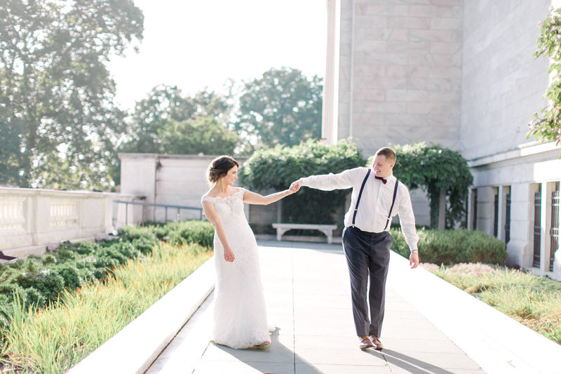 Cleveland wedding photographers photograph at the Cleveland Museum of Art