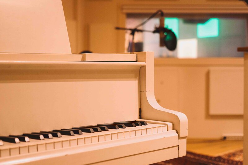 Earforce-Geluidsstudio-Amsterdam-Audio-Post-Voiceover-Geluidsproducties-muziek-podcast-webinar-studio-4-piano