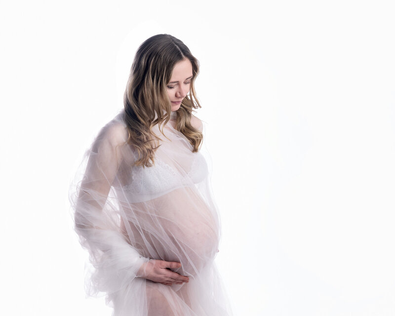 gravid kvinne - profesjonell gravidfotografering i studio på oppegård. 