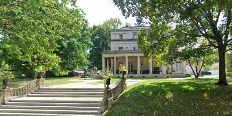 Historic home at 1516 Bath Ave. featured in the Ashland KY historical walking tour.