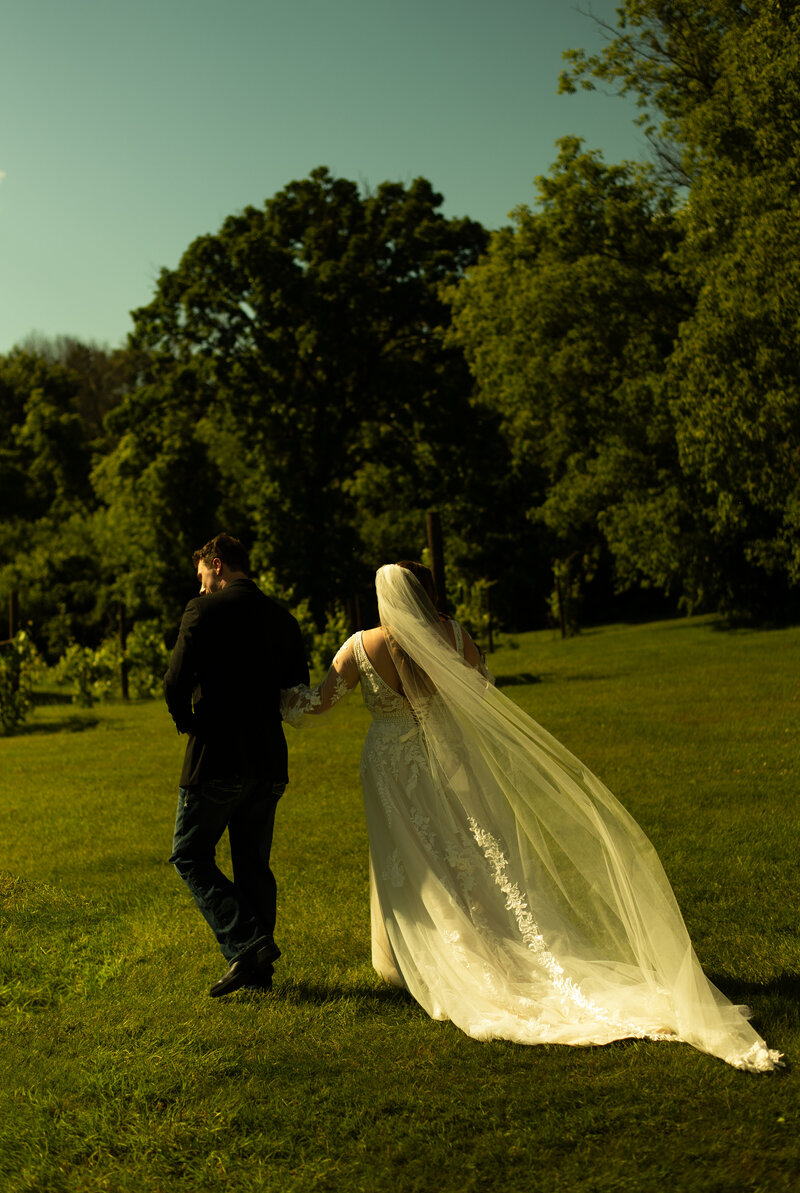 outdoor minnesota bridal photos, unique wedding inspiration, romantic minnesota wedding photographer