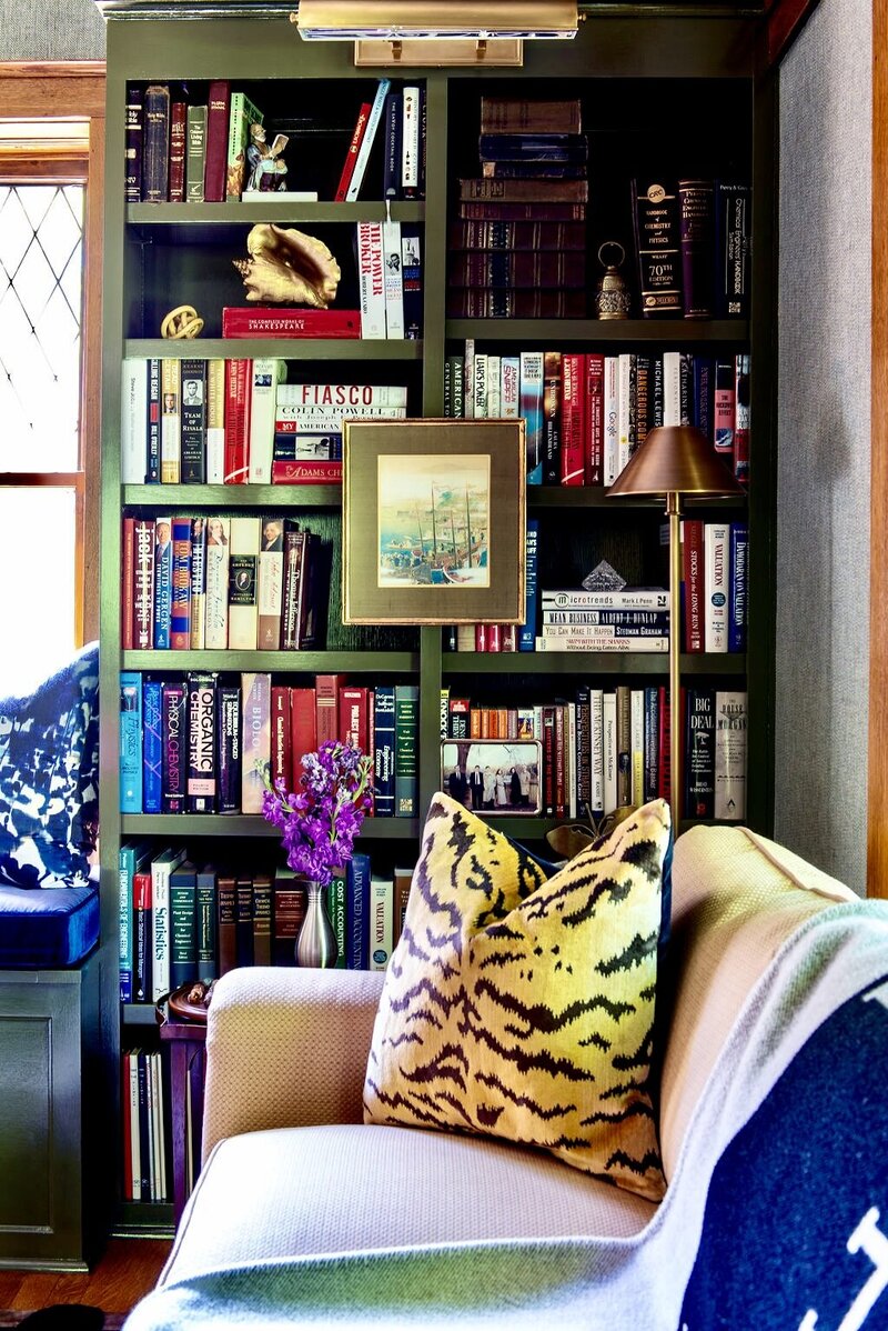 stylish-bookcase-maximalist-interior-design