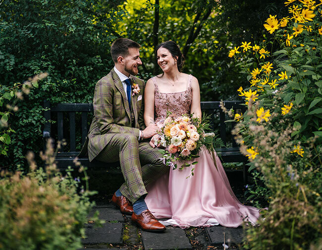 Married bride groom in garden 504