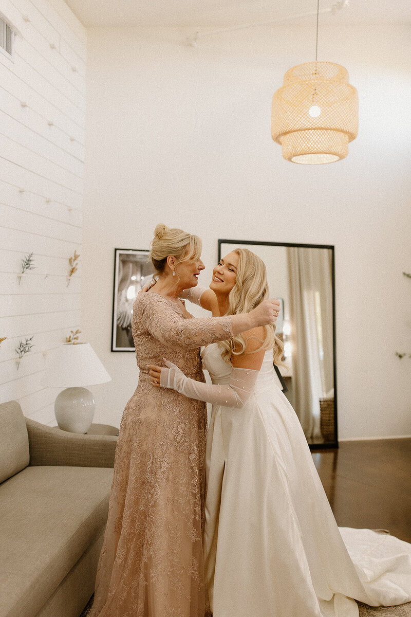 kelsey-kohl-wedding-preview-taylorraephotofilm-21
