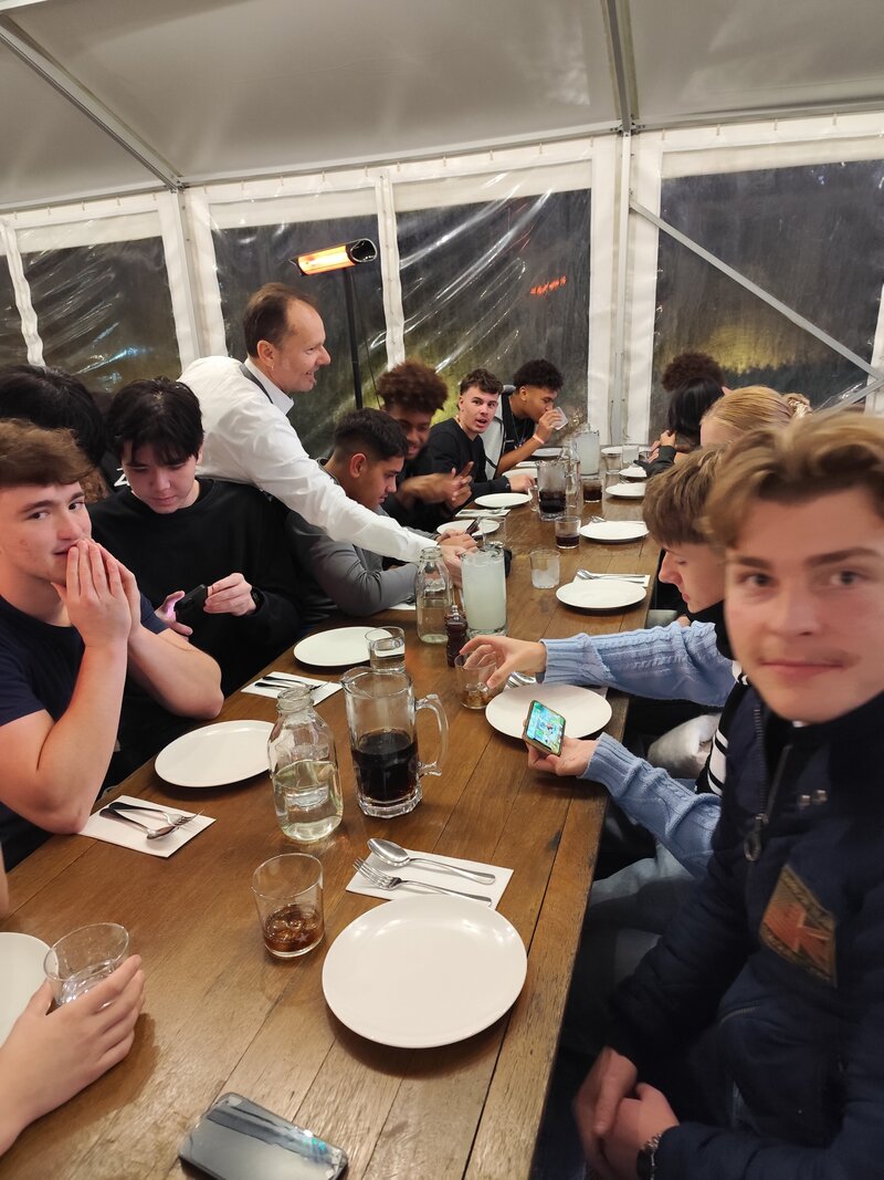 dinner sandstone1