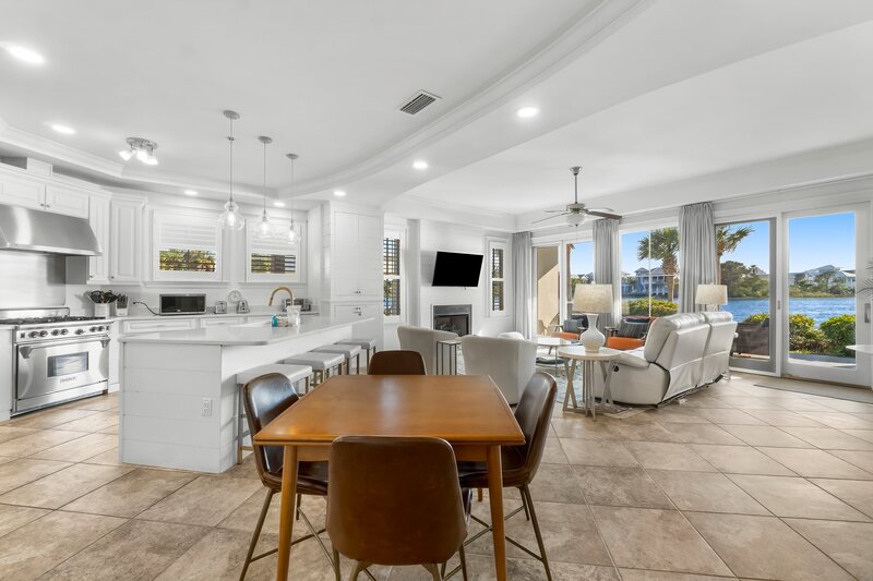 18-web-or-mls-118 Carillon Market St 102-25