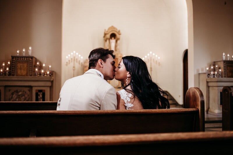 chapel-pews-kiss