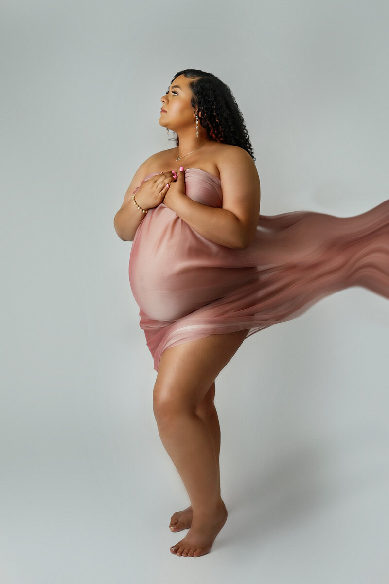 First-time-mom-maternity-pink-white-pregnancy-goddess=beauty