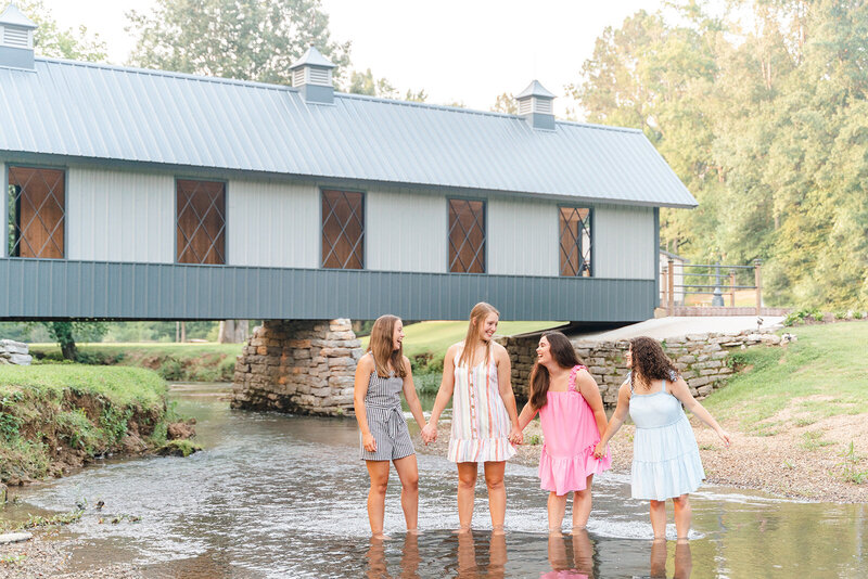 Chattanooga photographer captures best friend session on farm