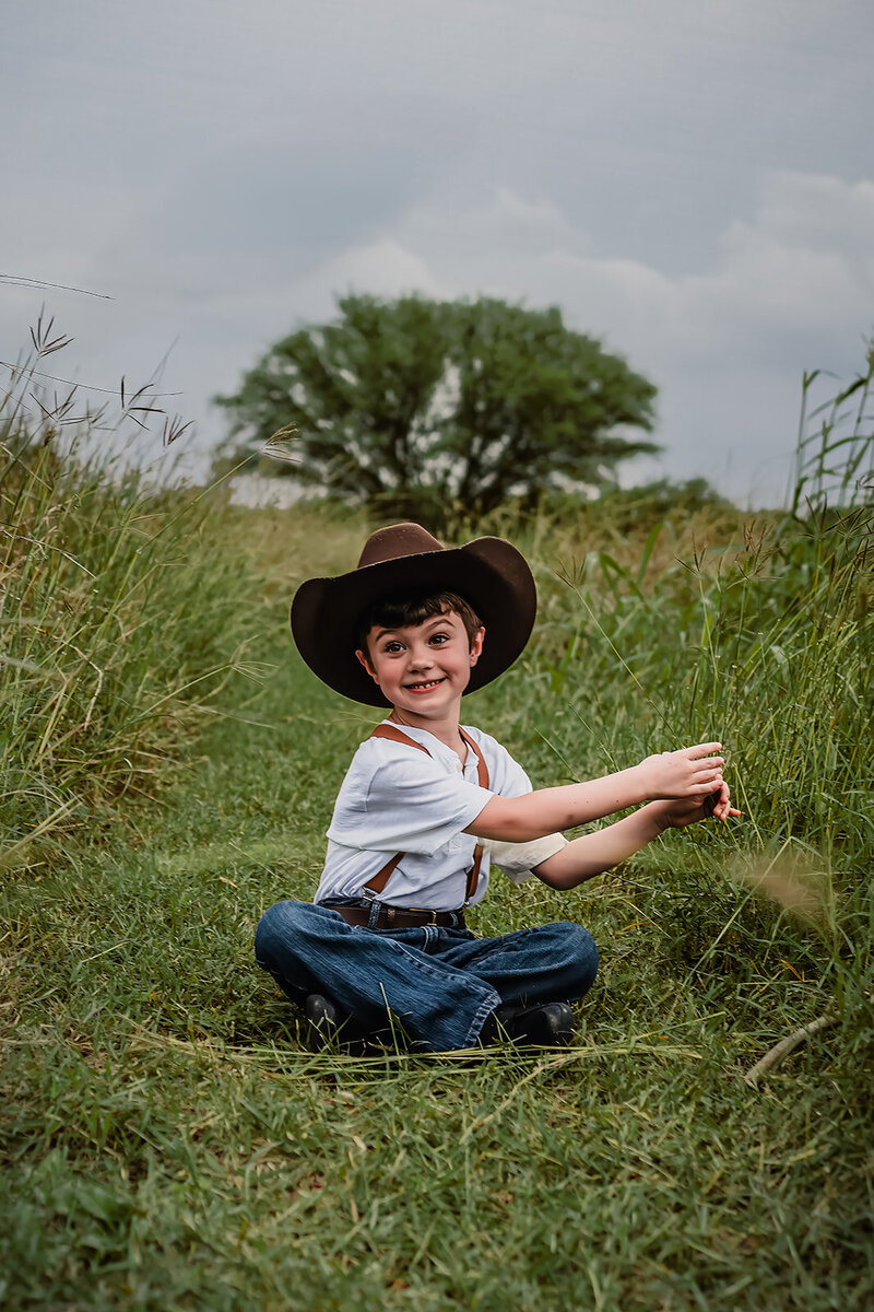 Family Session Boy with Cowboy Hat (9)