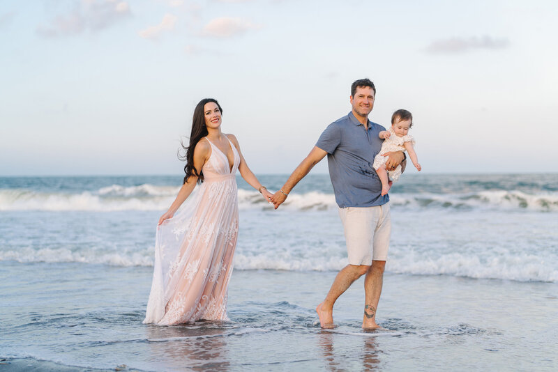 What to Wear in Family Beach Photos