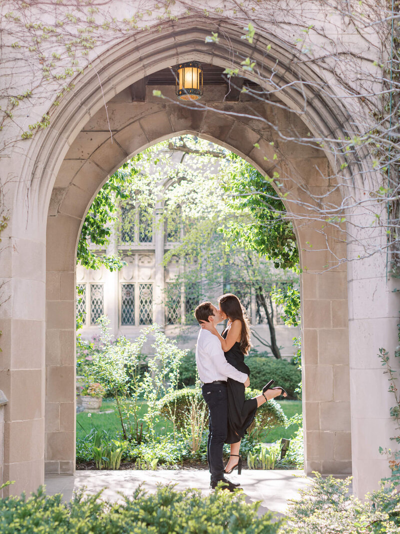 Couple kissing at their engagement session at Fourth Presbyterian Church in Chicago