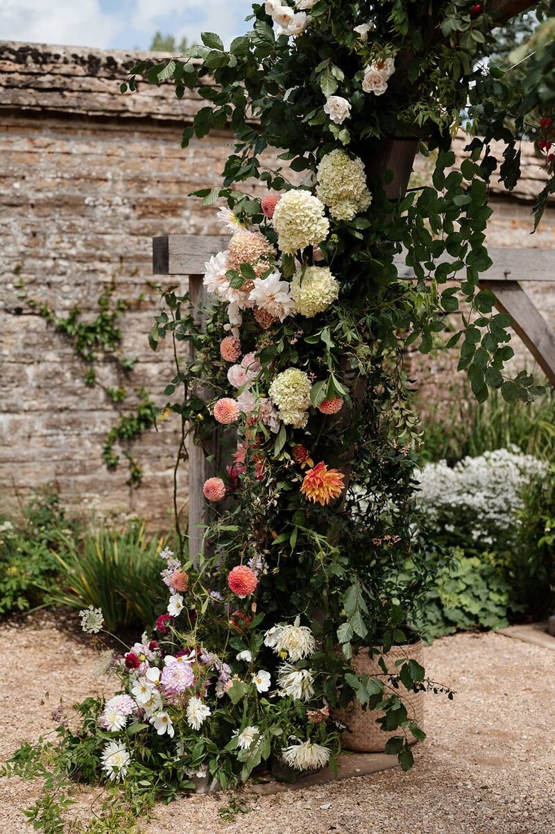 colourful-wedding-ceremony-flowers