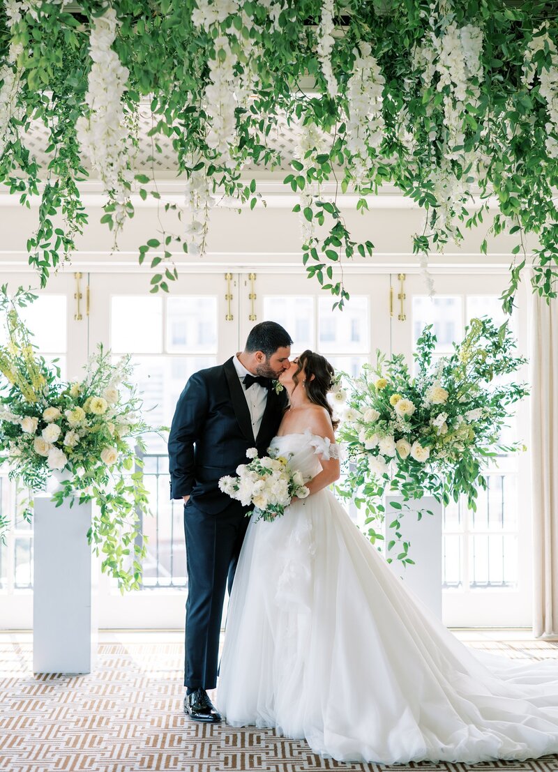 Georgetown wedding couple kissing