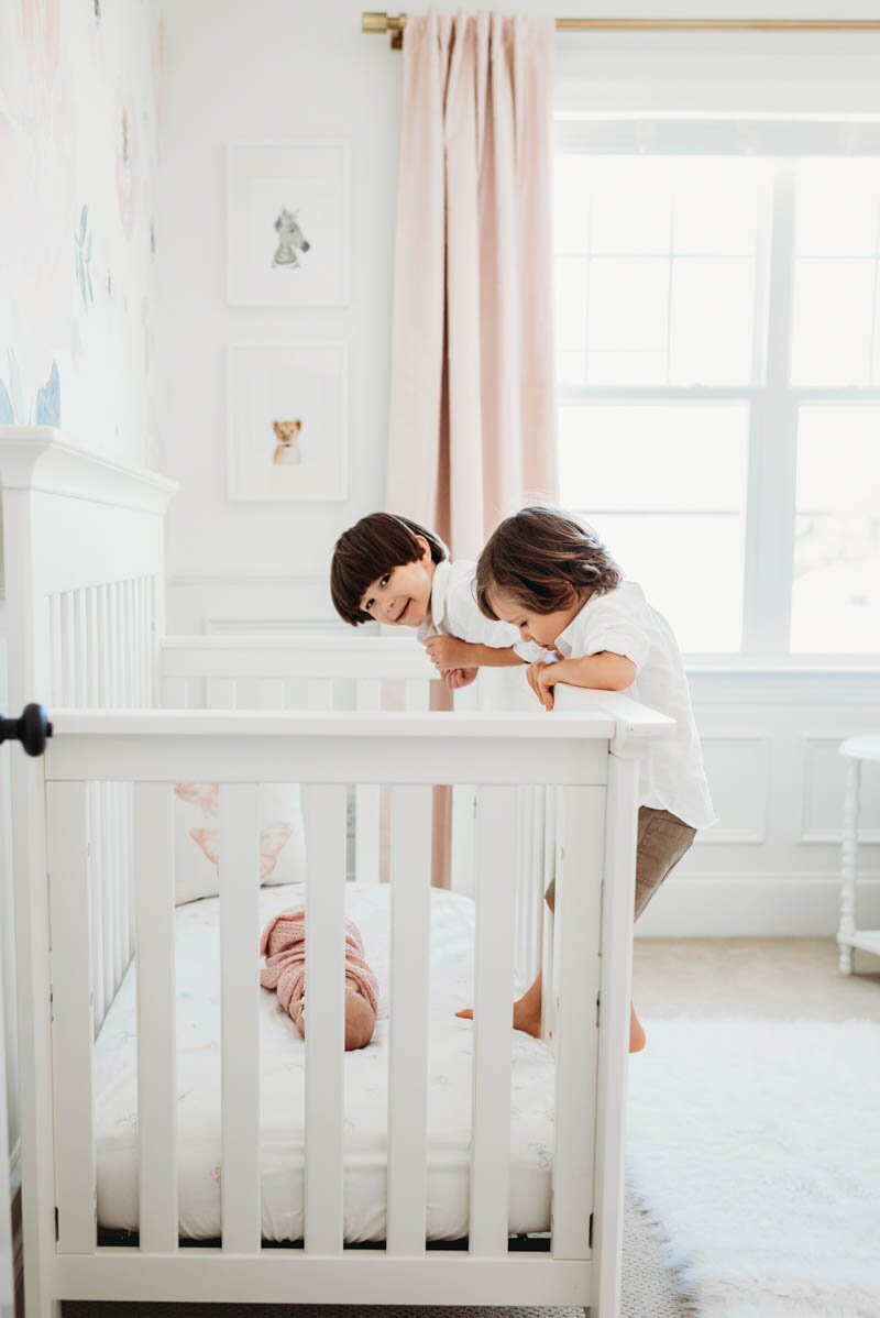 Lila-newborn-siblings-and-newborn-bethesda-md